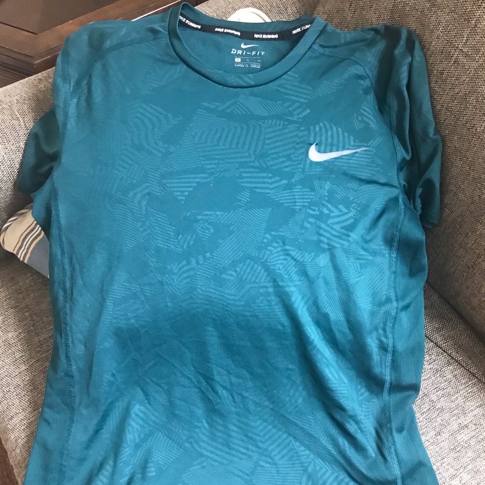 Tee shirt